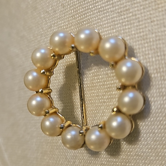 Gold-tone with Pearls Bracelet, Brooch, and Ring Set - Picture 4 of 8
